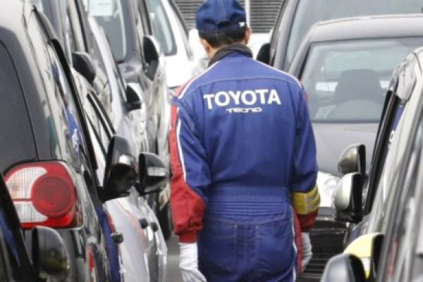 Toyota va rechema 2,8 mil. de vehicule în service